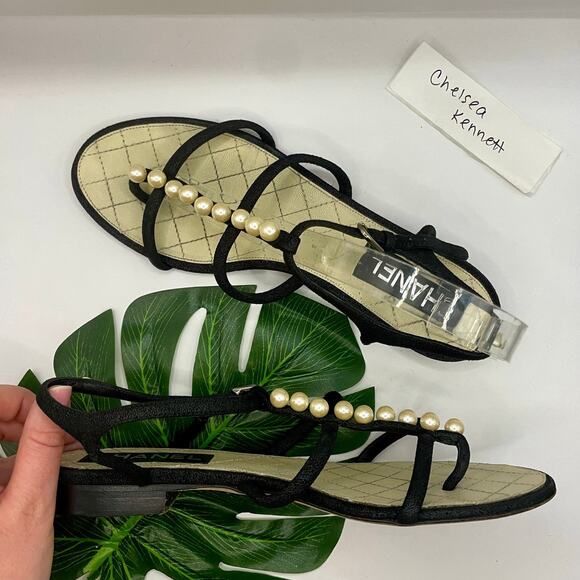 Chanel Flat Sandals Classic Pearl Embellished T-Strap Thong Shoes sz 38.5 Black - Picture 1 of 16